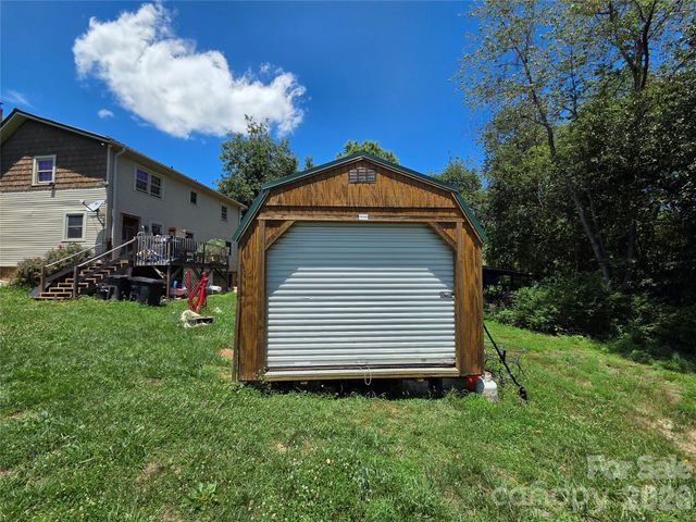 3030 Jones Wade Road, Hudson, NC 28638