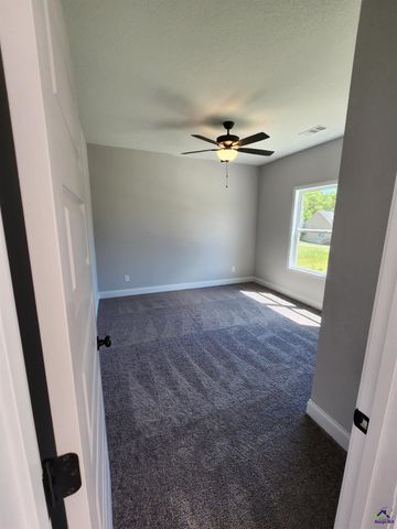 111 Silver Maple, Byron, GA 31008