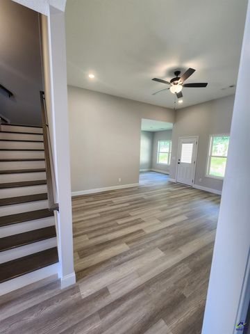 111 Silver Maple, Byron, GA 31008