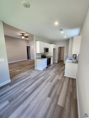 111 Silver Maple, Byron, GA 31008