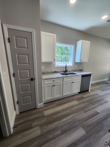 111 Silver Maple, Byron, GA 31008
