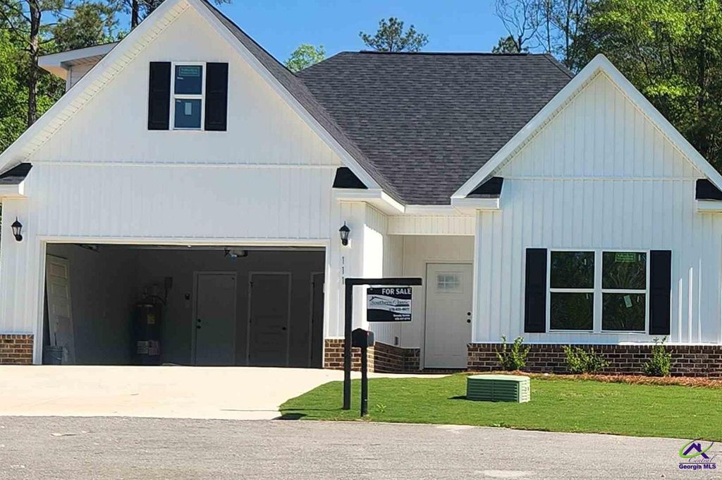 111 Silver Maple, Byron, GA 31008
