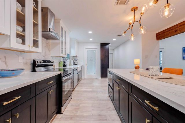 11811 Spruce Hill Drive, Houston, TX 77077