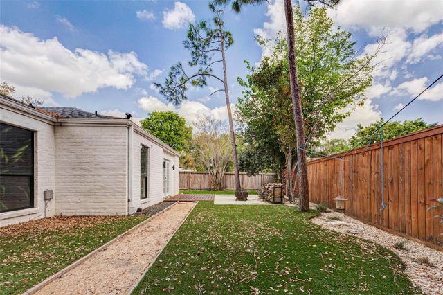 11811 Spruce Hill Drive, Houston, TX 77077