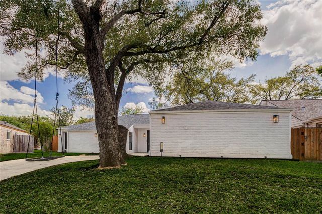 11811 Spruce Hill Drive, Houston, TX 77077