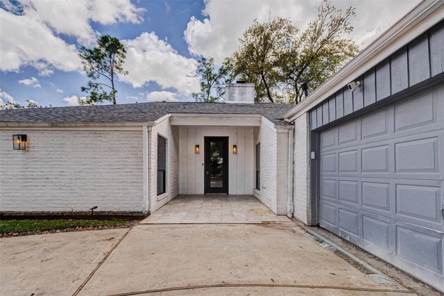 11811 Spruce Hill Drive, Houston, TX 77077