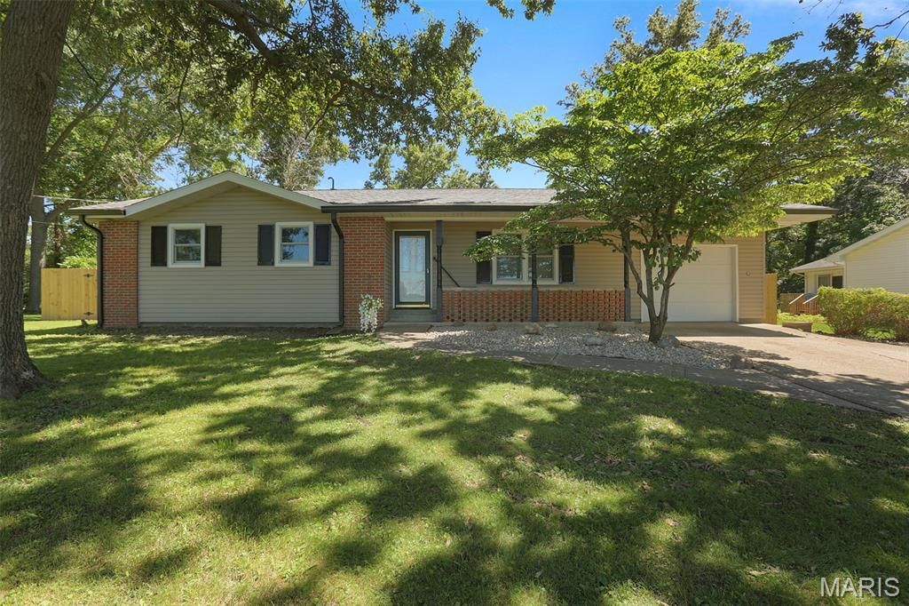 Image 1 of property listing at 1217 E Nicholas Street, Carlinville, IL 62626