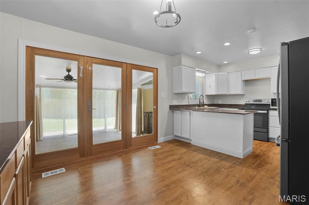 Image 11 of property listing at 1217 E Nicholas Street, Carlinville, IL 62626
