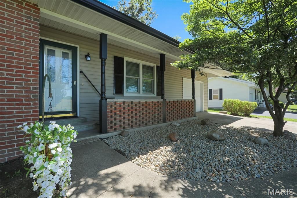 Image 3 of property listing at 1217 E Nicholas Street, Carlinville, IL 62626