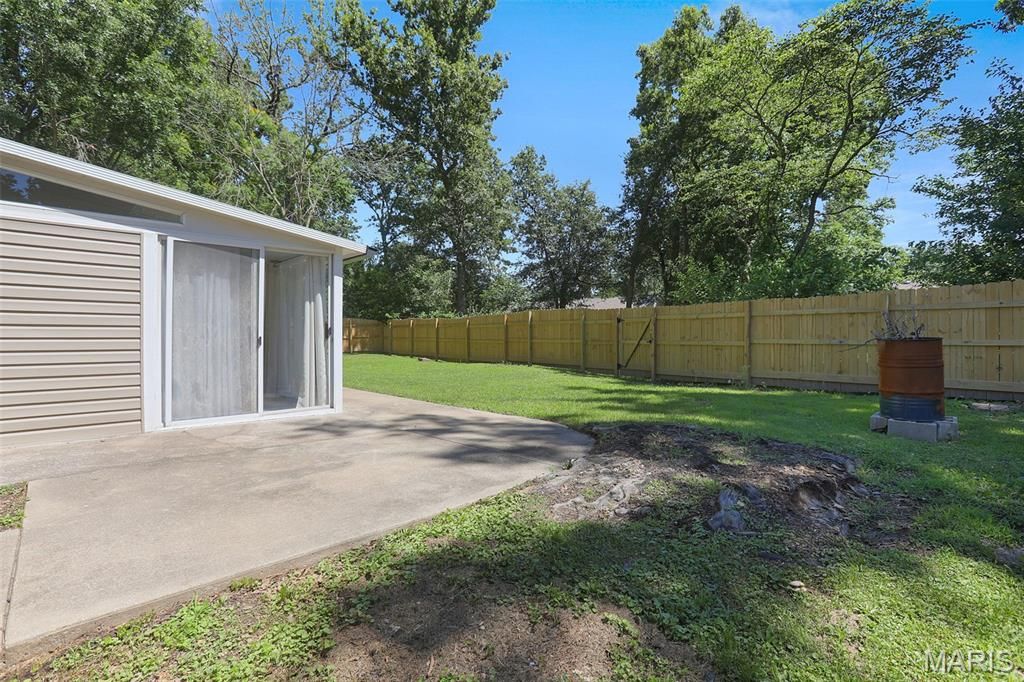 Image 23 of property listing at 1217 E Nicholas Street, Carlinville, IL 62626