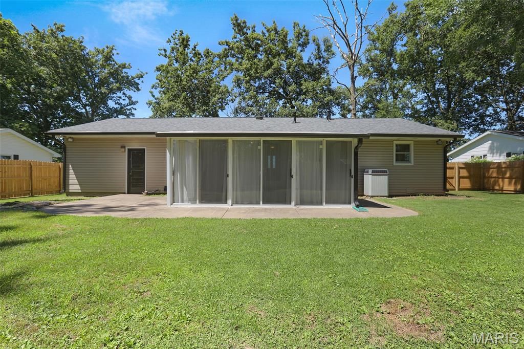 Image 24 of property listing at 1217 E Nicholas Street, Carlinville, IL 62626