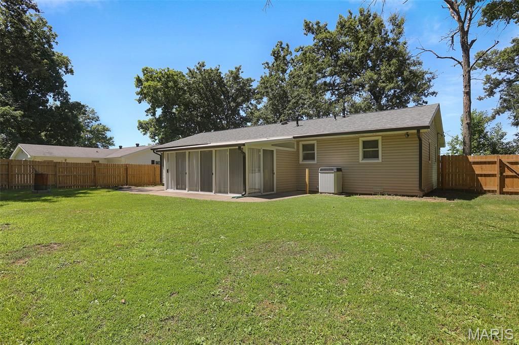 Image 25 of property listing at 1217 E Nicholas Street, Carlinville, IL 62626
