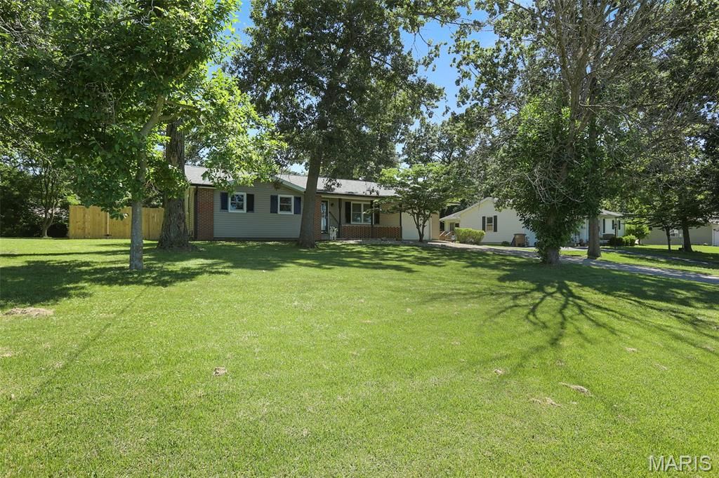 Image 5 of property listing at 1217 E Nicholas Street, Carlinville, IL 62626