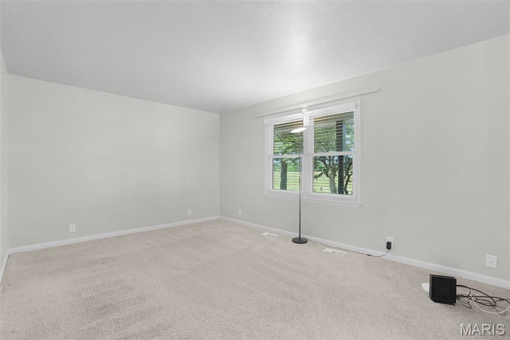 Image 7 of property listing at 1217 E Nicholas Street, Carlinville, IL 62626