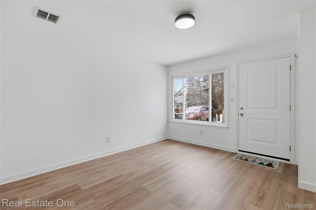 414 Kenilworth Avenue, Pontiac, MI 48342