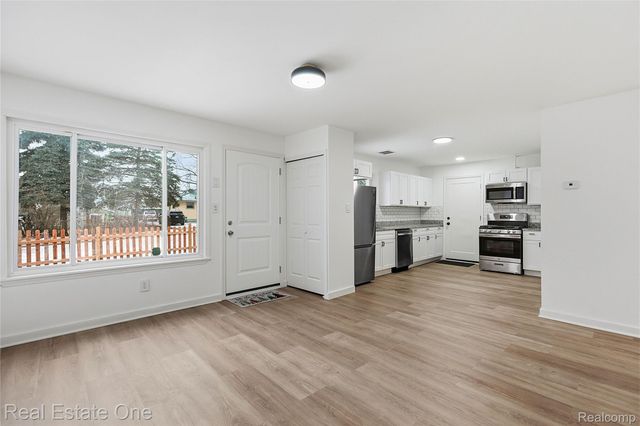 414 Kenilworth Avenue, Pontiac, MI 48342