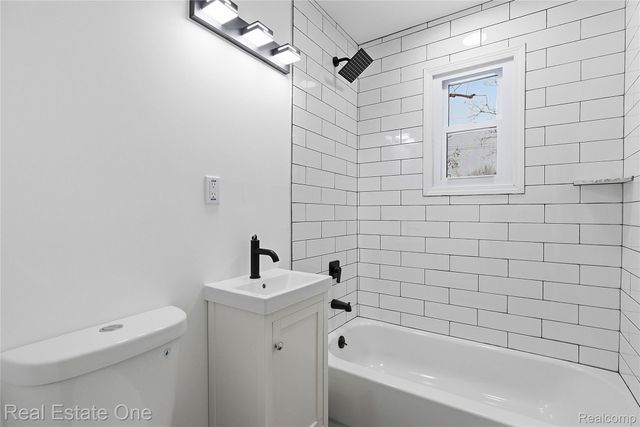 414 Kenilworth Avenue, Pontiac, MI 48342