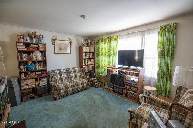 24-26 E Dillenbeck Drive, Guilderland, NY 12303