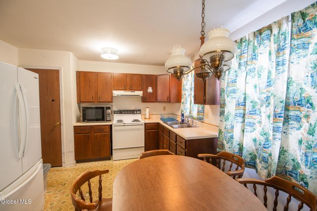 24-26 E Dillenbeck Drive, Guilderland, NY 12303