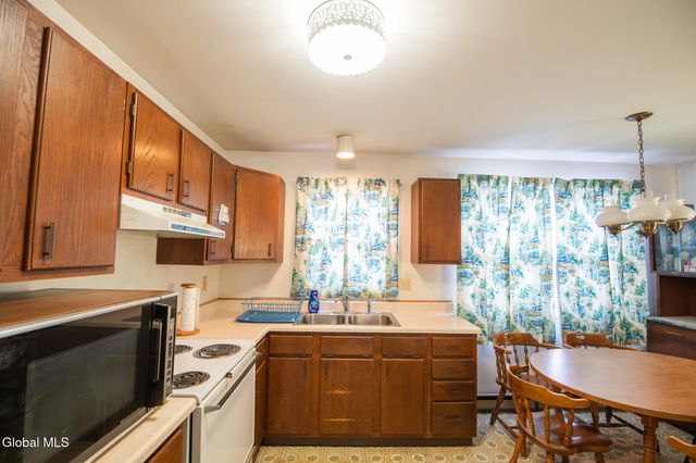 24-26 E Dillenbeck Drive, Guilderland, NY 12303