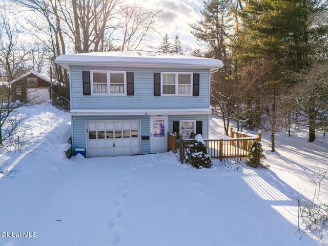 24-26 E Dillenbeck Drive, Guilderland, NY 12303