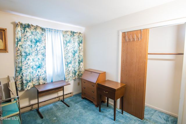 24-26 E Dillenbeck Drive, Guilderland, NY 12303