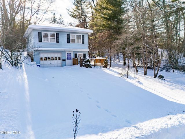 24-26 E Dillenbeck Drive, Guilderland, NY 12303