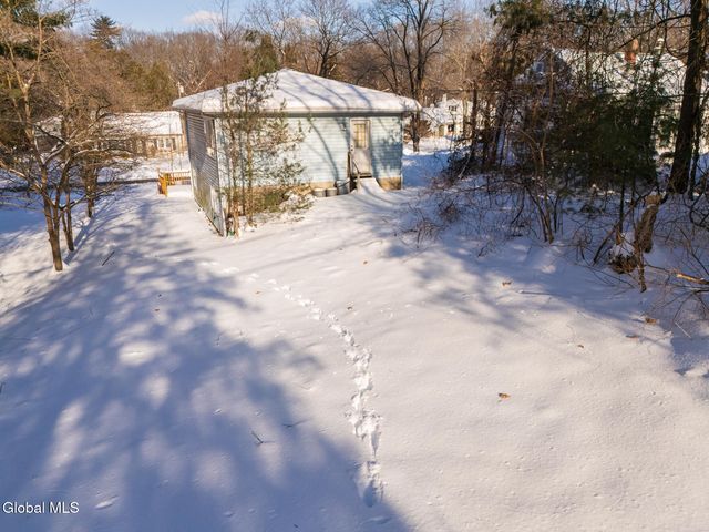 24-26 E Dillenbeck Drive, Guilderland, NY 12303