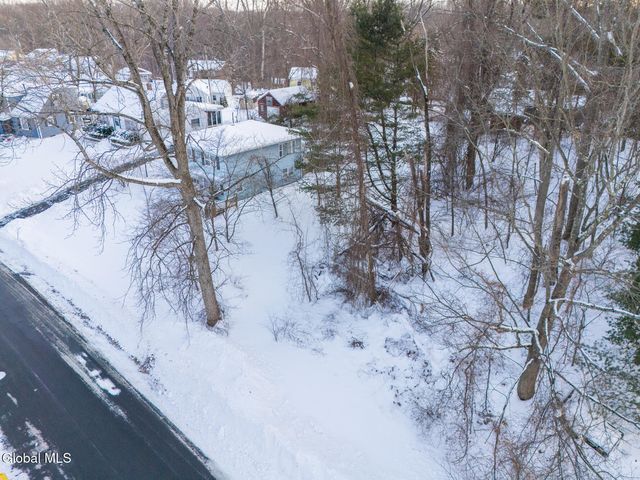 24-26 E Dillenbeck Drive, Guilderland, NY 12303