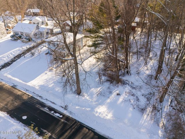 24-26 E Dillenbeck Drive, Guilderland, NY 12303
