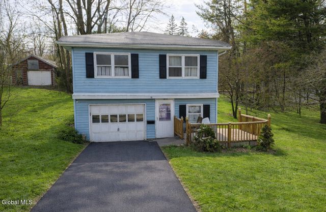 24-26 E Dillenbeck Drive, Guilderland, NY 12303