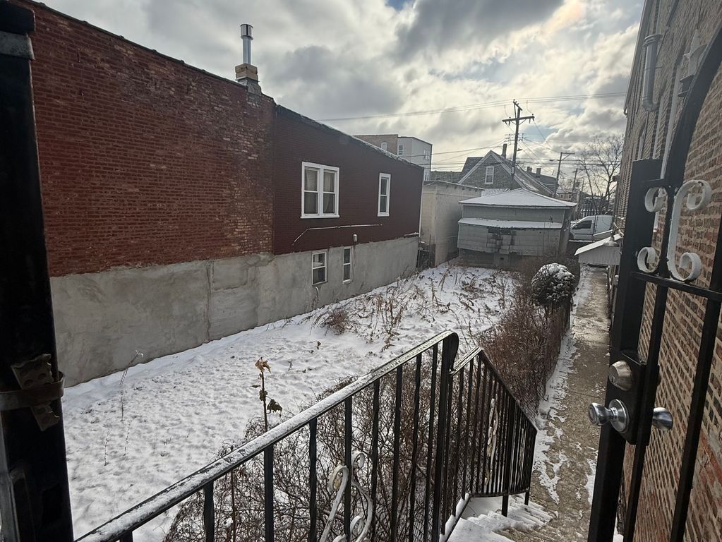 2247 W Cermak Road, Chicago, IL 60608