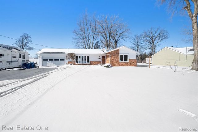 11422 Skyline Drive, Fenton, MI 48430