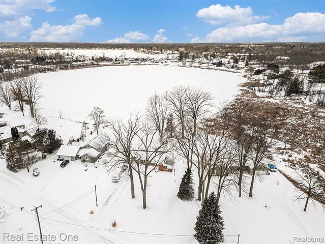 11422 Skyline Drive, Fenton, MI 48430