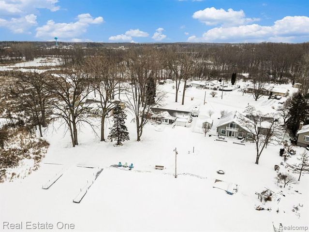 11422 Skyline Drive, Fenton, MI 48430