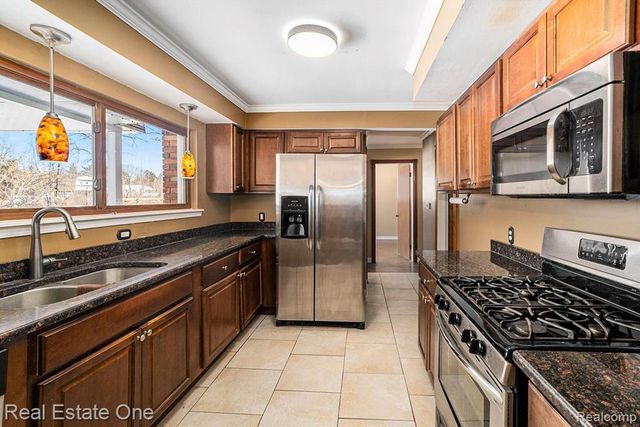 11422 Skyline Drive, Fenton, MI 48430