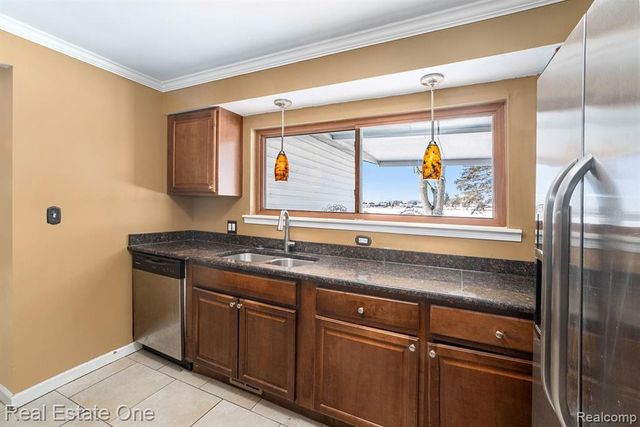 11422 Skyline Drive, Fenton, MI 48430