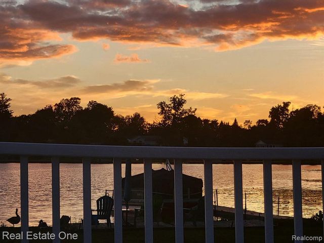 11422 Skyline Drive, Fenton, MI 48430