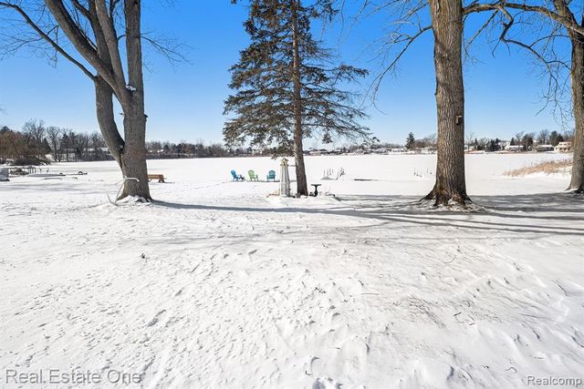 11422 Skyline Drive, Fenton, MI 48430