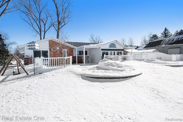 11422 Skyline Drive, Fenton, MI 48430