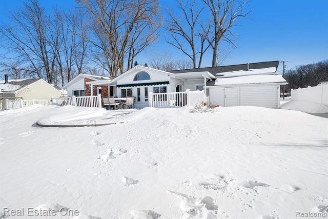 11422 Skyline Drive, Fenton, MI 48430