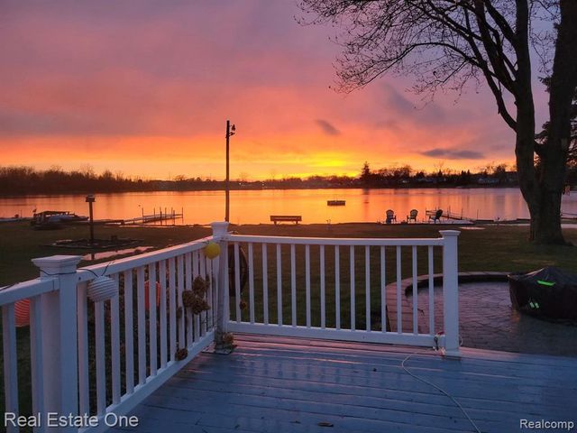 11422 Skyline Drive, Fenton, MI 48430