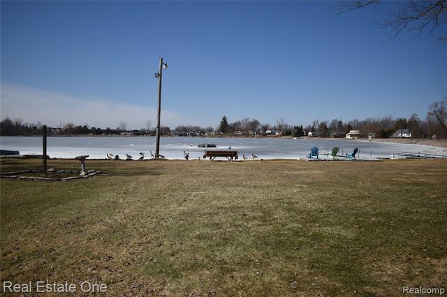 11422 Skyline Drive, Fenton, MI 48430