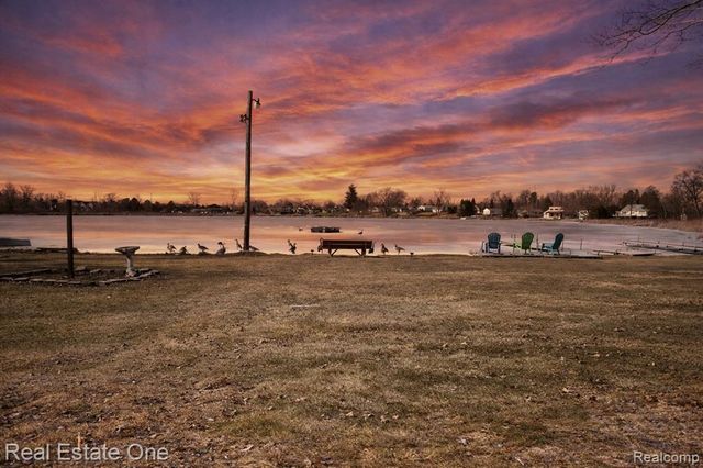 11422 Skyline Drive, Fenton, MI 48430