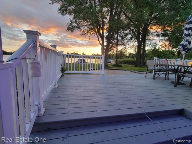 11422 Skyline Drive, Fenton, MI 48430