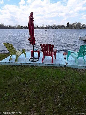 11422 Skyline Drive, Fenton, MI 48430