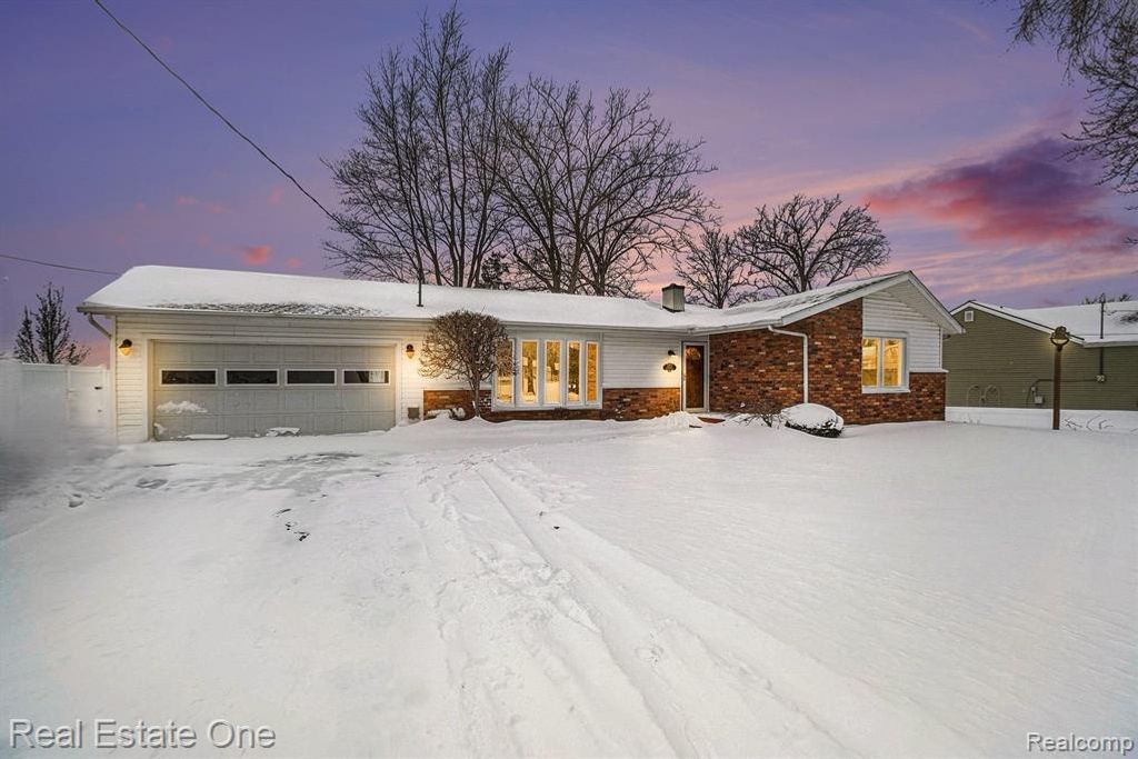 11422 Skyline Drive, Fenton, MI 48430