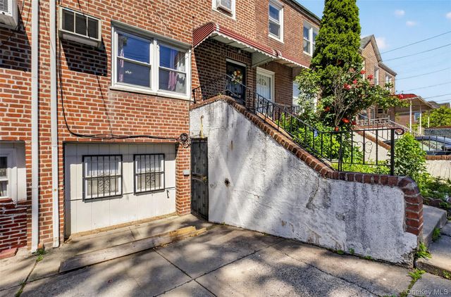 7008 165th Street, Fresh Meadows, NY 11365
