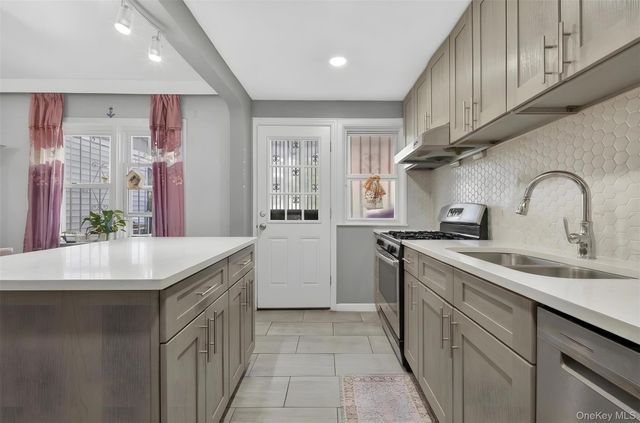 7008 165th Street, Fresh Meadows, NY 11365
