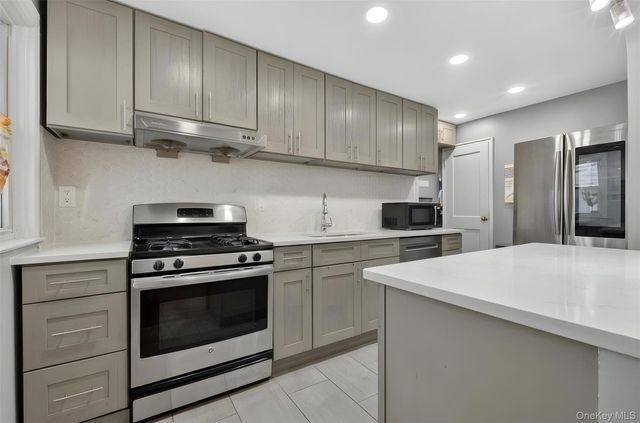 7008 165th Street, Fresh Meadows, NY 11365